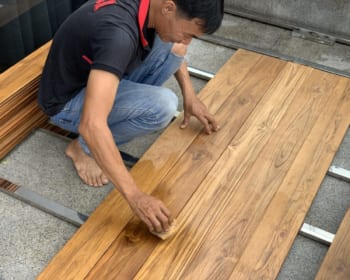 Lau dầu sàn gỗ Teak ngoài trời